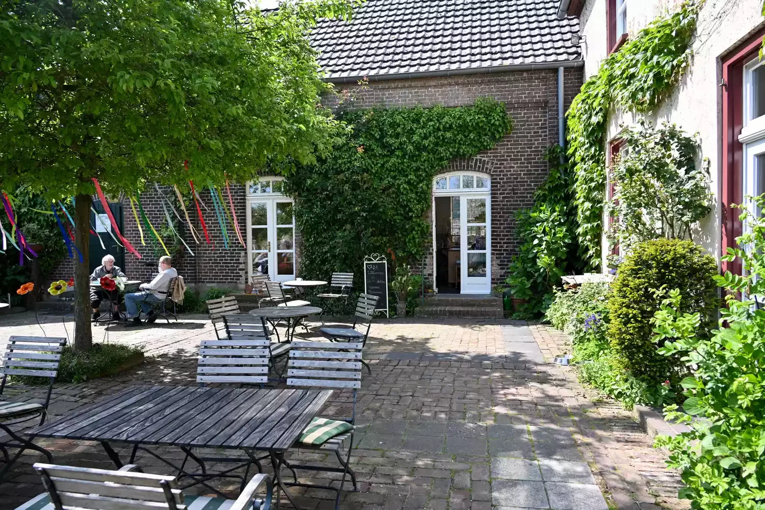 35 Stunning Brick Patio Ideas That Transform Outdoor Spaces Brick Patio With Tree