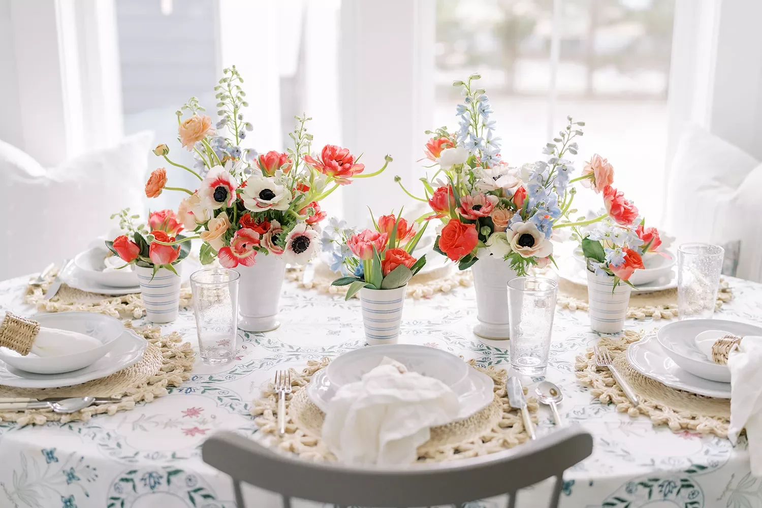 34 Stunning Tablescape Ideas to Transform Your Dining Experience All Year Long Bright Brunch Tablescape