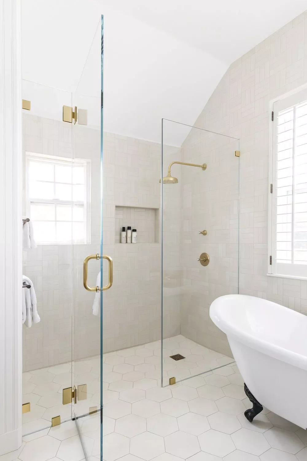 35 Stunning Minimalist Bathroom Ideas That Will Transform Your Space 15 Bright Minimalist Bathroom