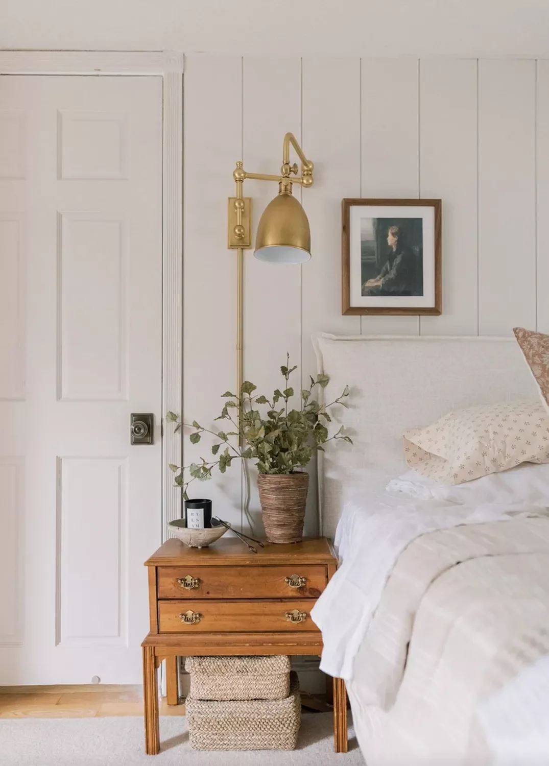 24 Cozy Bedroom Lighting Ideas You'll Absolutely Love Brighten With Metallics