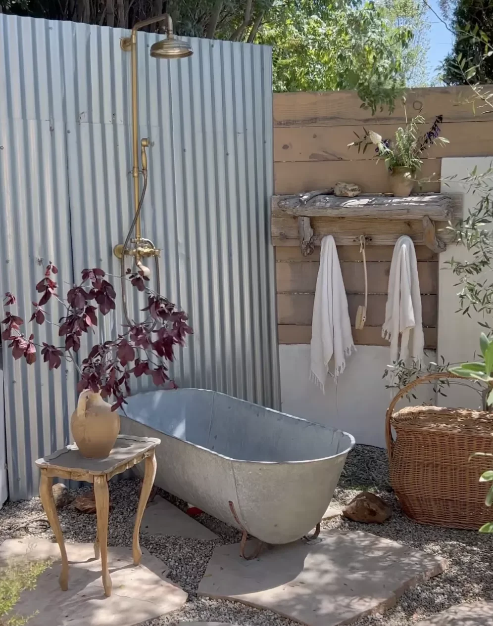 60 Garden Decor Ideas That Transform Your Outdoor Space Bring In a Bathtub