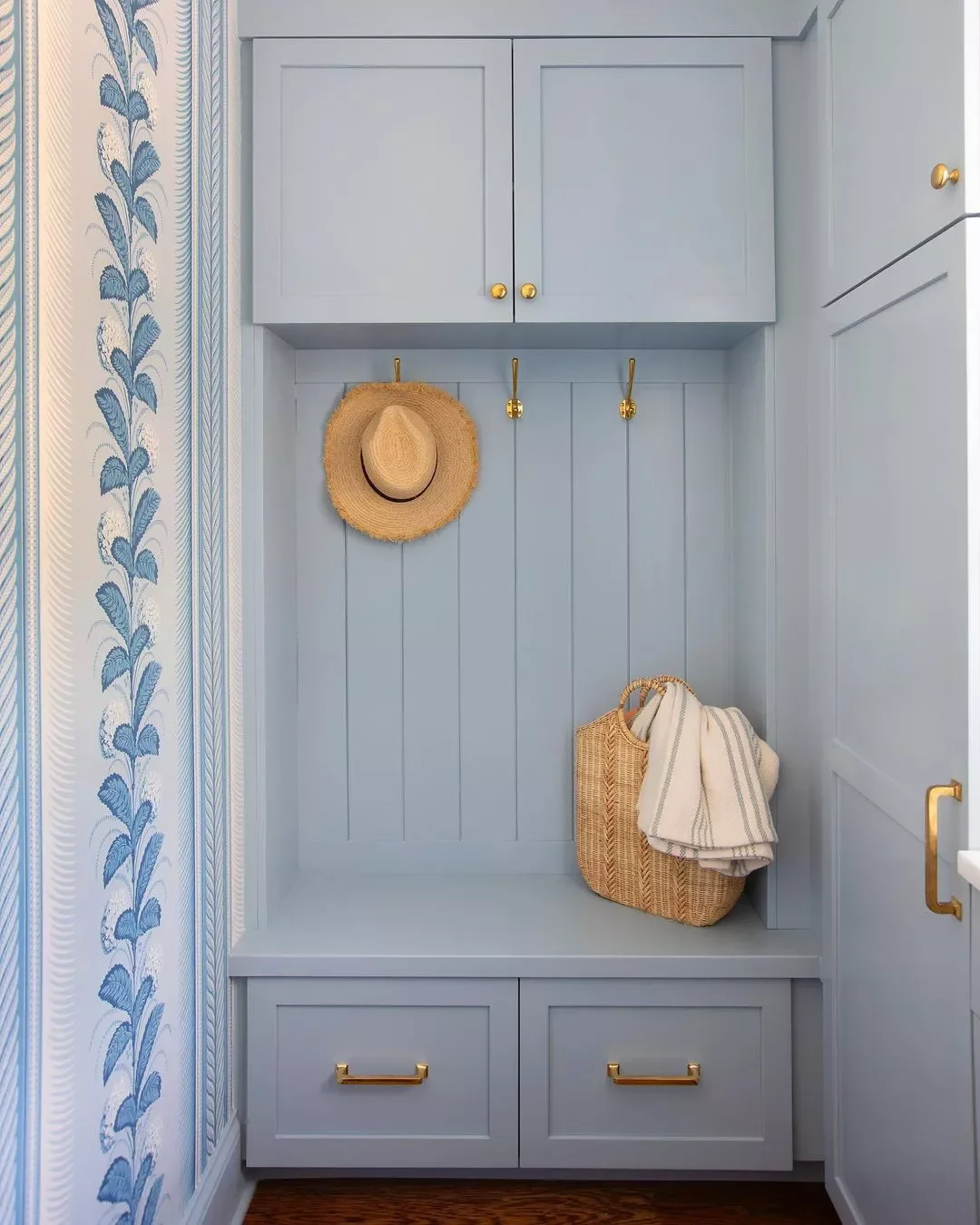 46 Creative Mudroom Design Ideas to Transform Your Entryway Bring a Coastal Feel