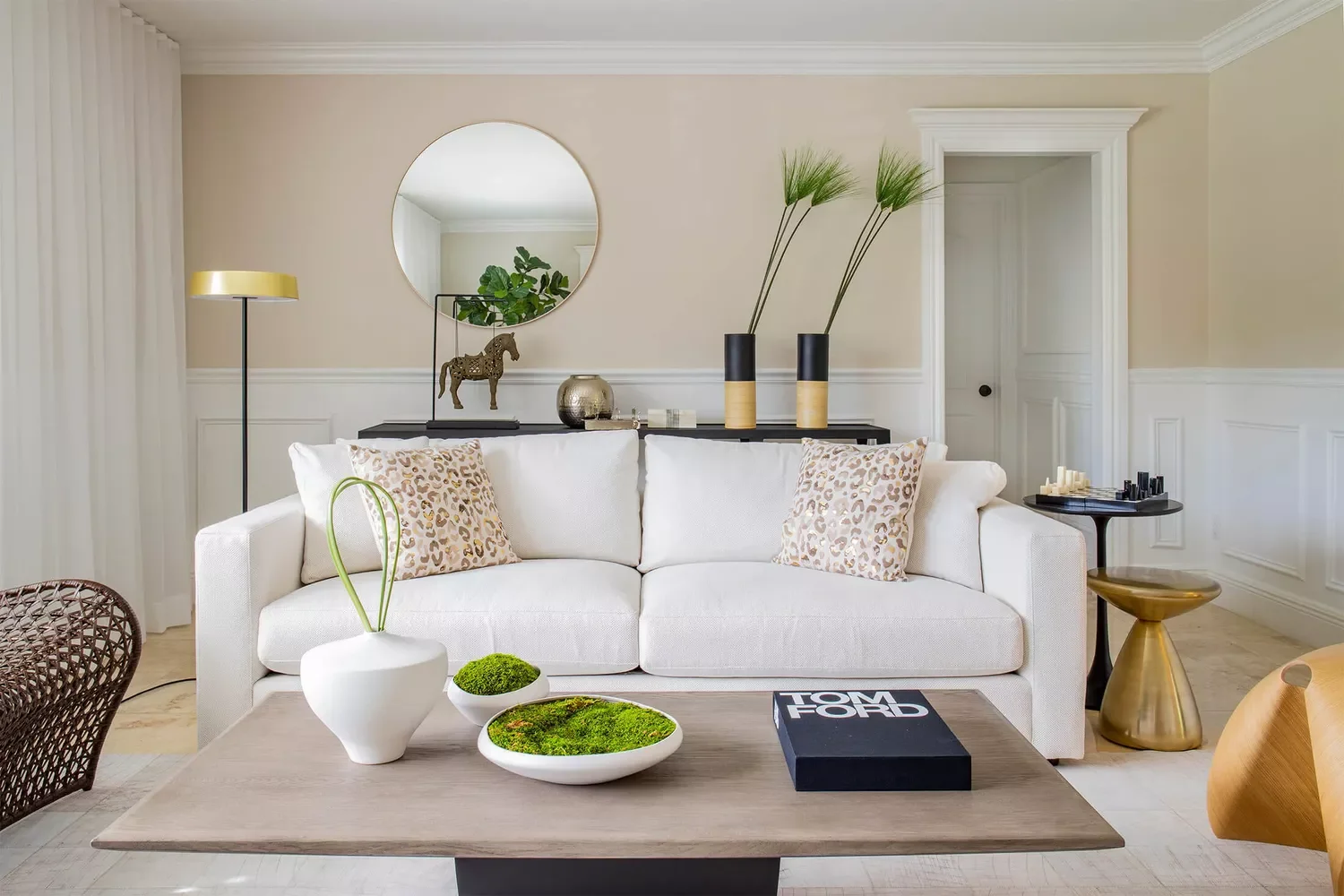 25 Chair Rail Designs That Transform Any Room Into Something Special 13 Bring a Polished Look