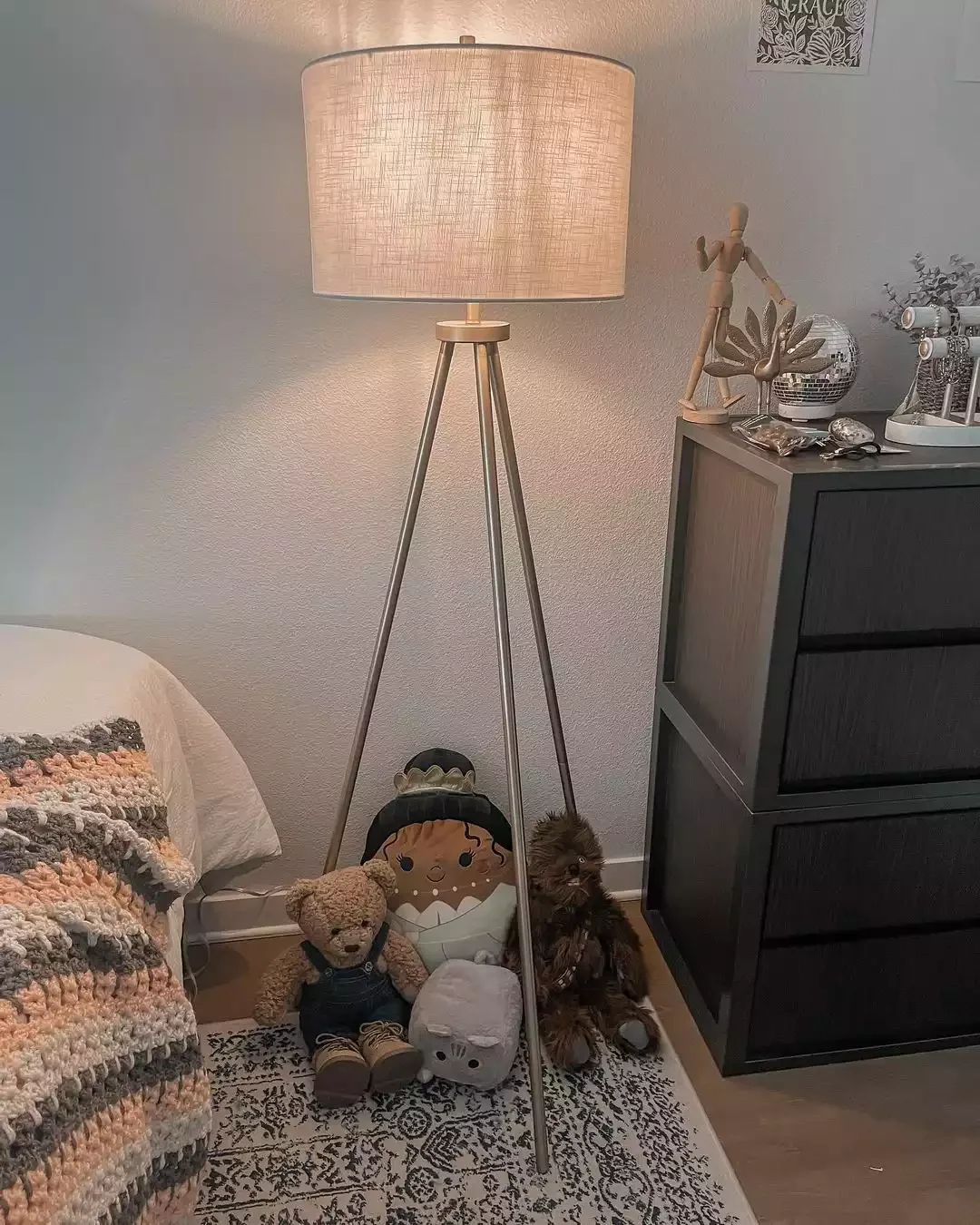 20 Creative Ways to Transform Your Dorm Room Into a Personal Haven 9 Bring in Some Lamps
