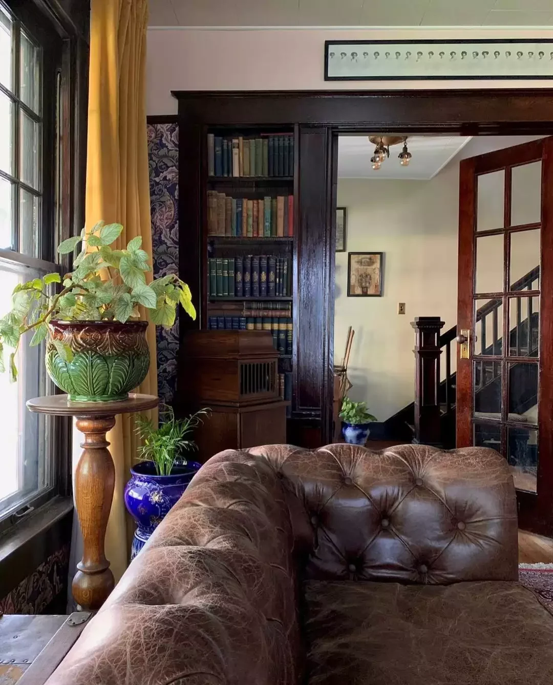 30 Stunning Dark Brown Sofa Living Room Ideas You'll Love 8 Bring on the Antique Flair