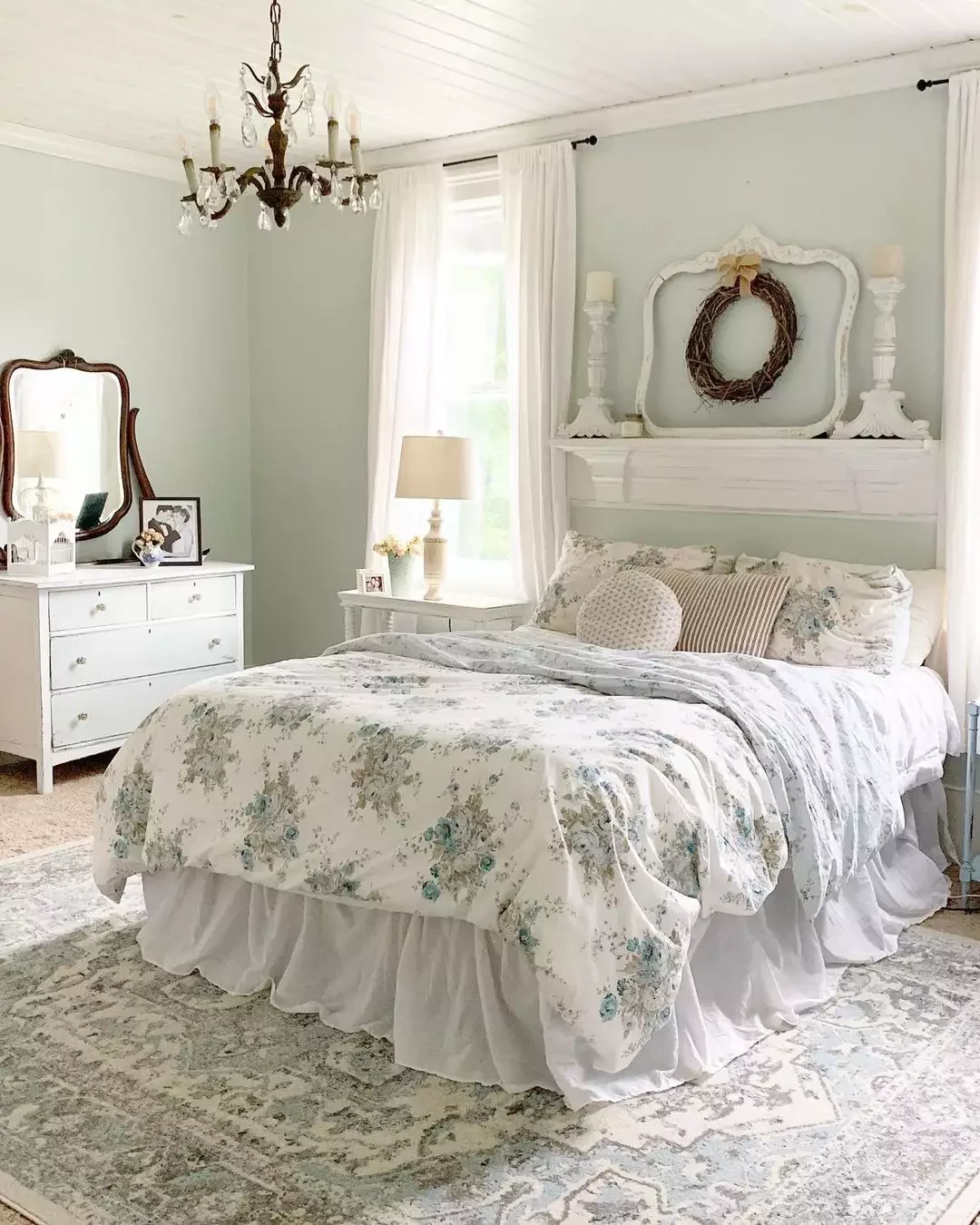34 Dreamy Cottagecore Bedroom Ideas That Will Make You Want to Redecorate Tonight 28 Bring on the Florals