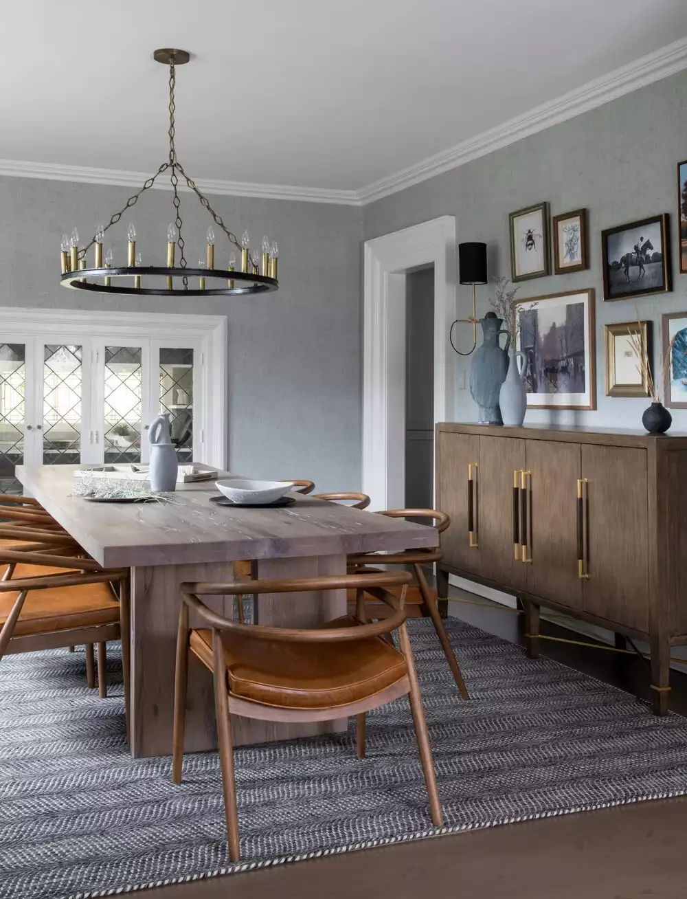 35 Beautiful Dining Room Rug Ideas That Will Transform Your Space 19 Bring the Drama