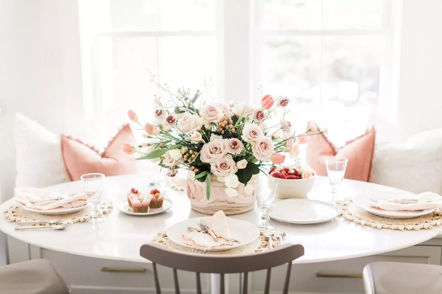 34 Stunning Tablescape Ideas to Transform Your Dining Experience All Year Long Brunch Tablescape