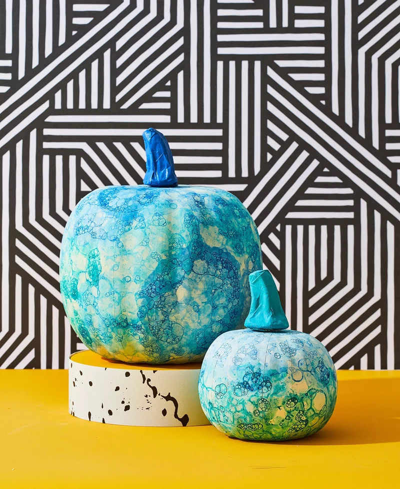 18 Creative Mini Pumpkin Painting Ideas for Autumn Decor 8 Bubble Painted Pumpkins