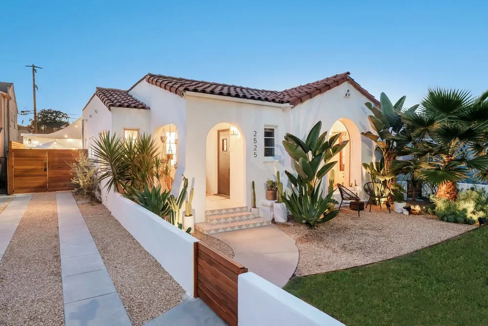 24 Stunning Rock Landscaping Ideas to Transform Your Front Yard Budget-Friendly Gravel