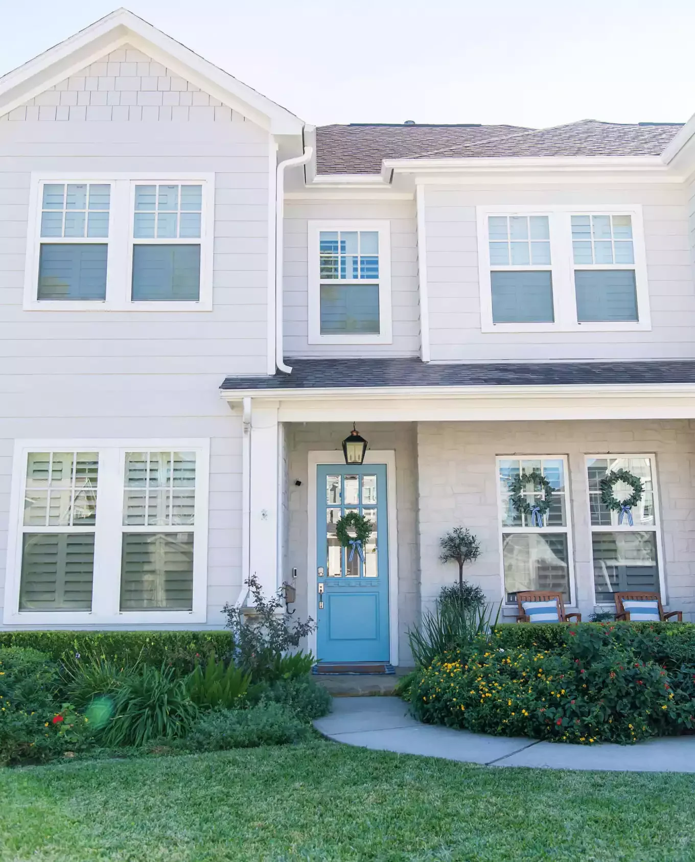 82 Stunning Front Yard Landscaping Ideas to Transform Your Home's Curb Appeal This Spring Budget-Friendly Perennial Flowerbed