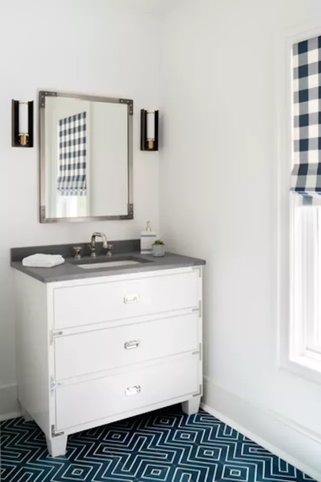 38 Stylish Teen Bathroom Ideas That Balance Fun and Sophistication 2 Buffalo Check Accents
