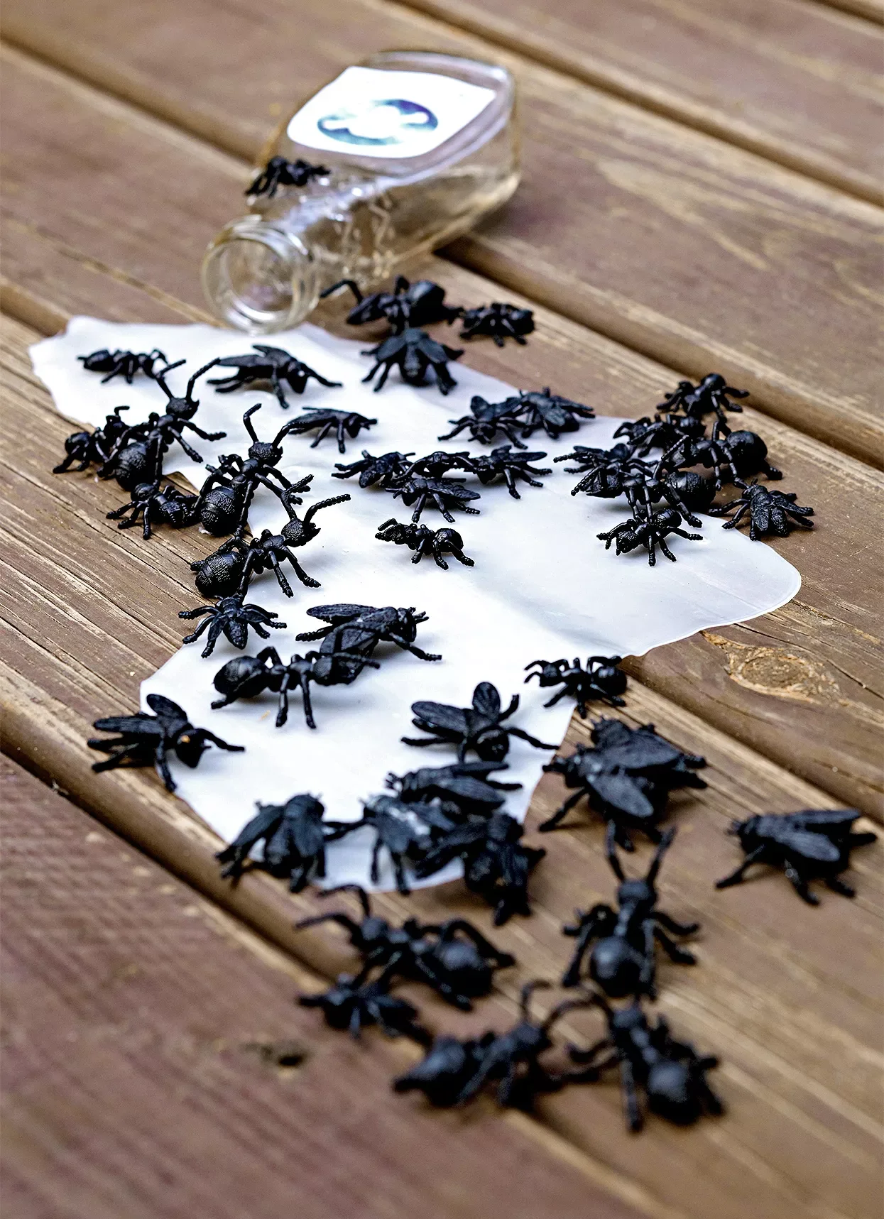 56 Creative DIY Halloween Decorations for Outdoor Spaces 36 Bug Infested Toxic Spill