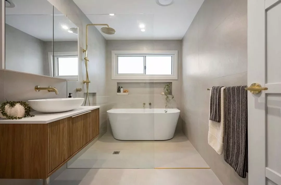 20 Creative Ways to Combine Your Bathtub and Shower in One Space 9 Build In Shower Niches