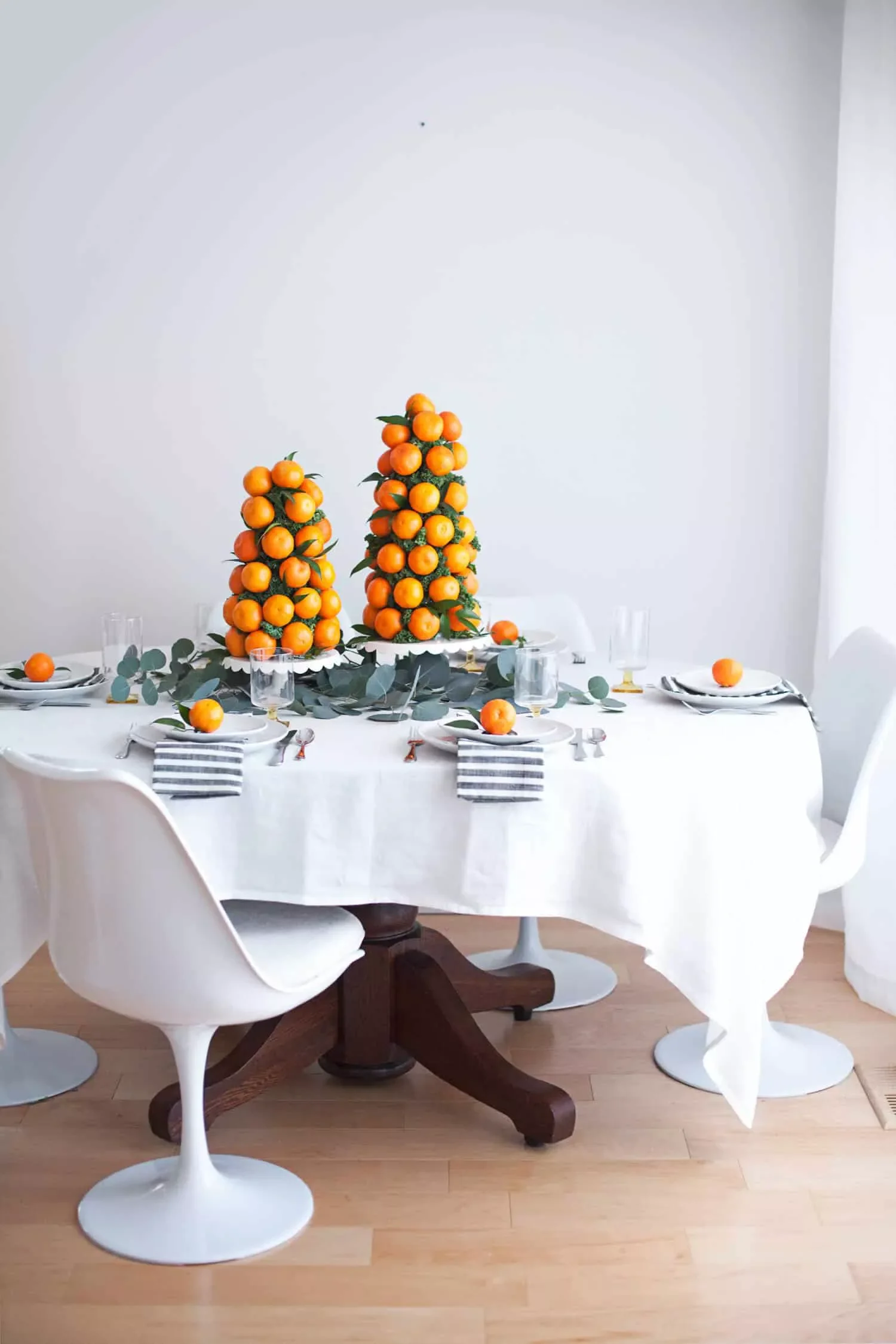 78 Beautiful Fall Table Decorating Ideas to Transform Your Seasonal Celebrations 14 Build a Mandarin Tower