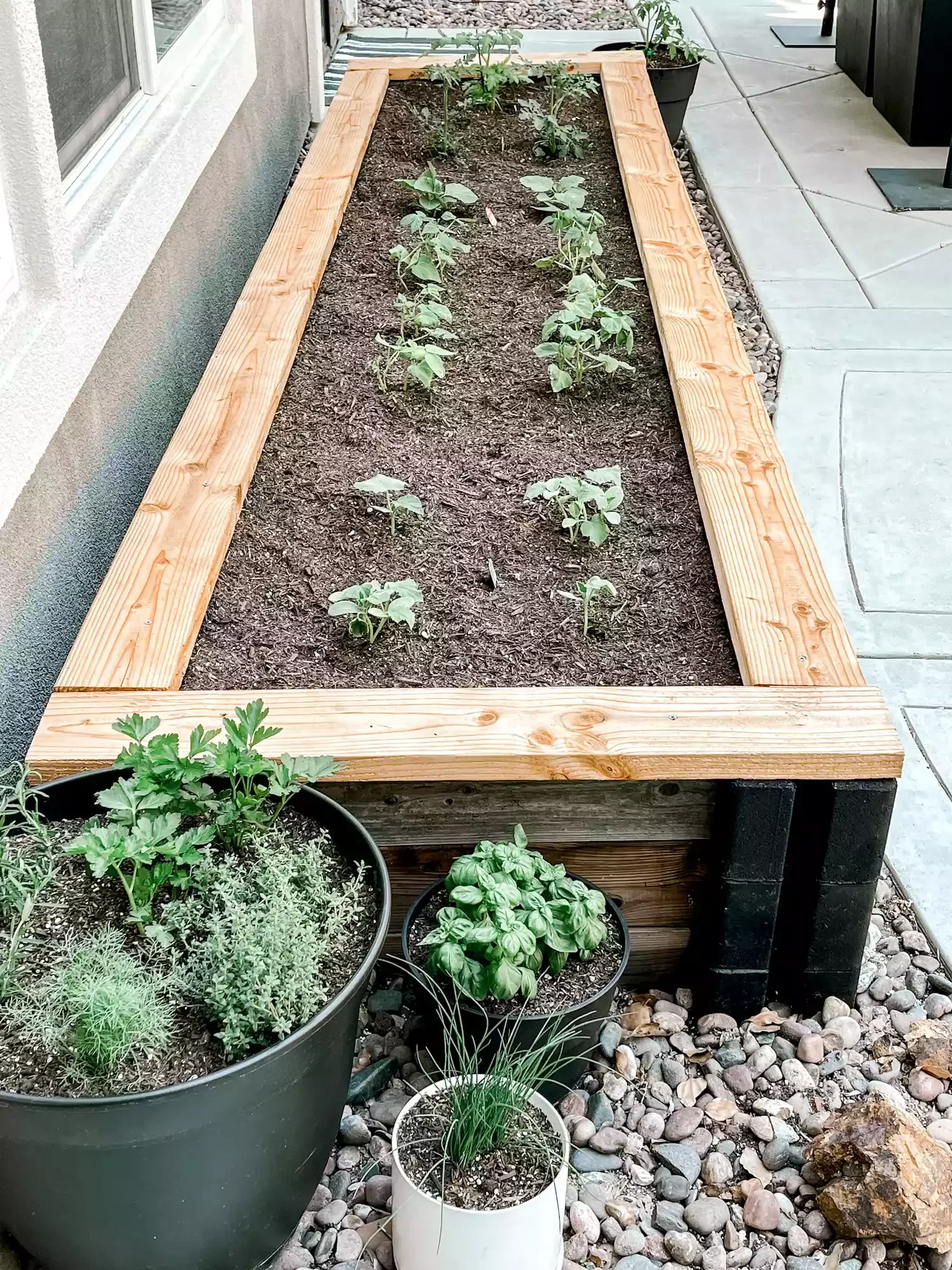 40 Budget-Friendly DIY Backyard Projects to Create Your Dream Outdoor Space Build a Planter Box Using Wood