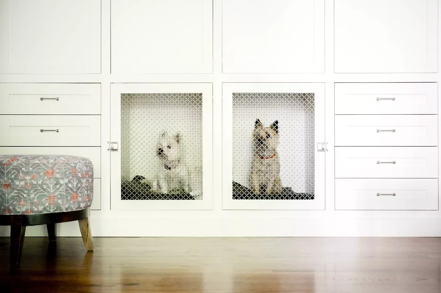 28 Incredible Dog Room Ideas That Will Make Both You and Your Furry Friend Happy 22 Built-In Dog Crates