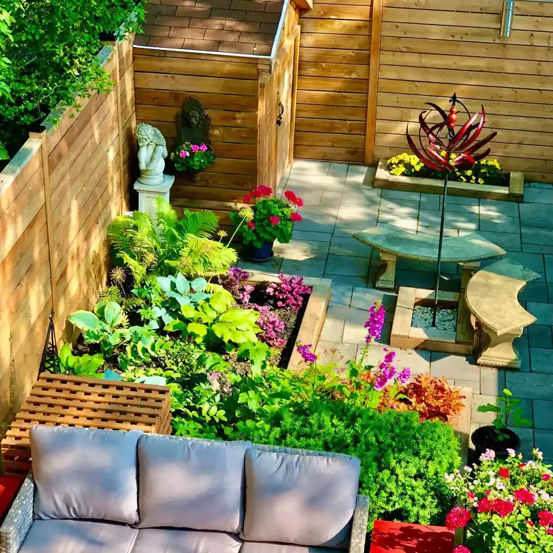 17 Stylish Horizontal Fence Designs That Will Transform Your Outdoor Privacy Built-In Shed