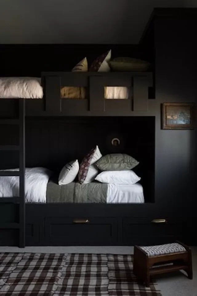 22 Smart Ways to Organize and Store Your Pillows at Home Built-in Drawers