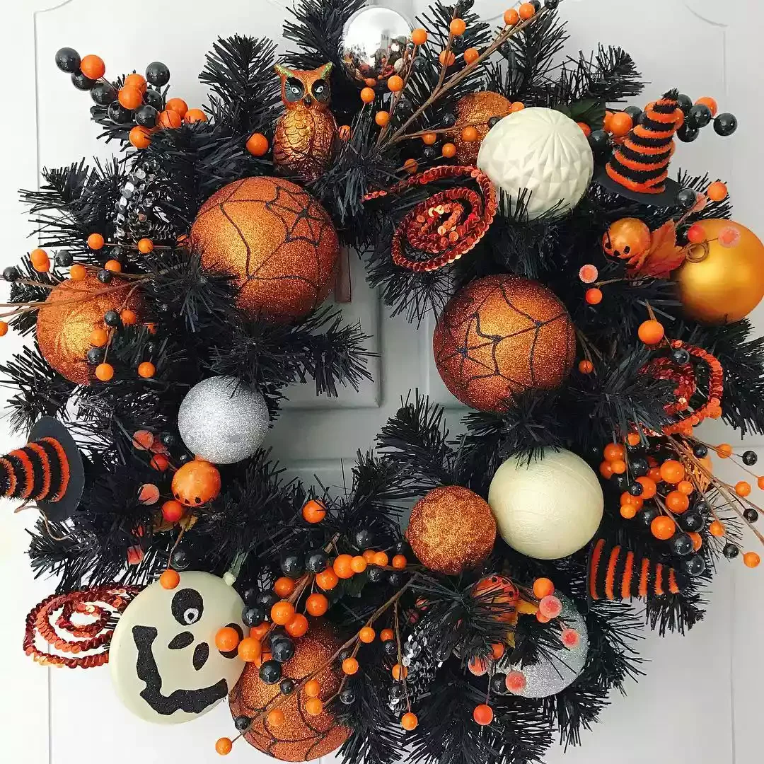 45 Spooktacular Halloween Wreath Ideas That Will Make Your Front Door the Neighborhood's Favorite Stop 34 Bulbous Halloween Wreath