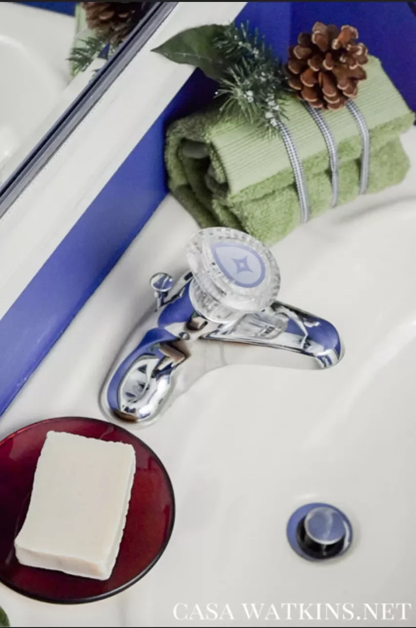 32 Christmas Bathroom Ideas That Create a Holiday Wonderland Bundle Christmas Towels