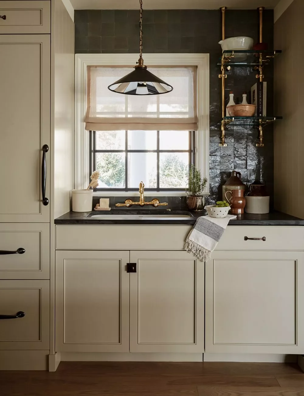 32 Modern Farmhouse Kitchen Ideas That'll Transform Your Cooking Space Burlap Shades in Modern Farmhouse Kitchen