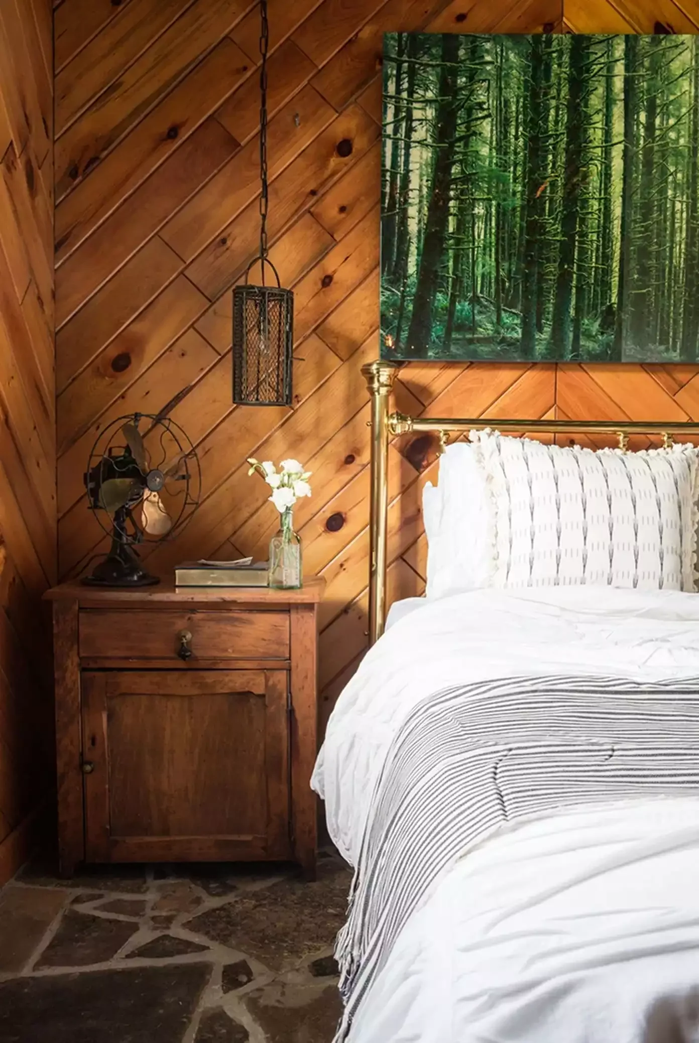 22 Rustic Bedroom Designs That Create Your Perfect Cozy Retreat 9 Cabin-Style Bedroom