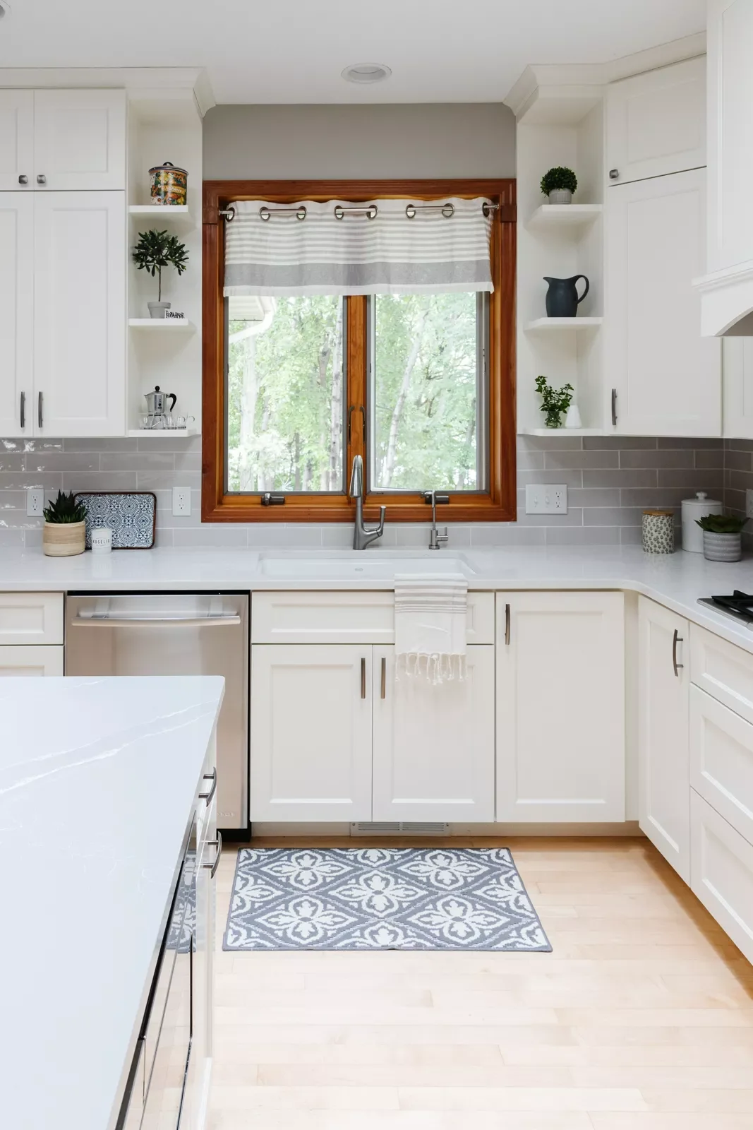 20 Beautiful Kitchen Curtain Ideas That Will Transform Your Space Camouflage Blinds With a Valance