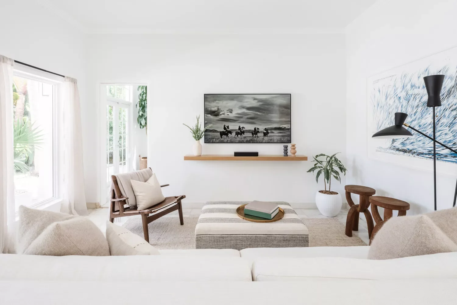 42 Stylish TV Room Ideas That Balance Entertainment and Beautiful Design 28 Camouflage the TV