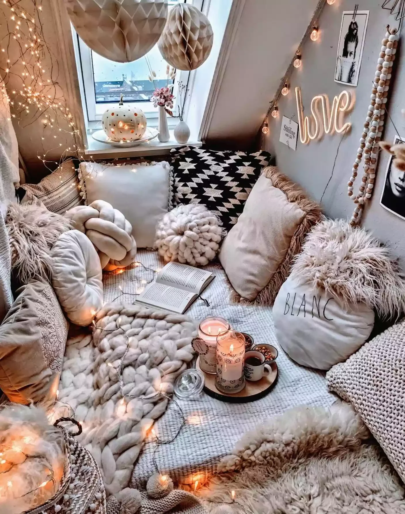12 Fall Decorating Ideas That Match Your Zodiac Sign Perfectly Cancer: Set the Mood With Candles