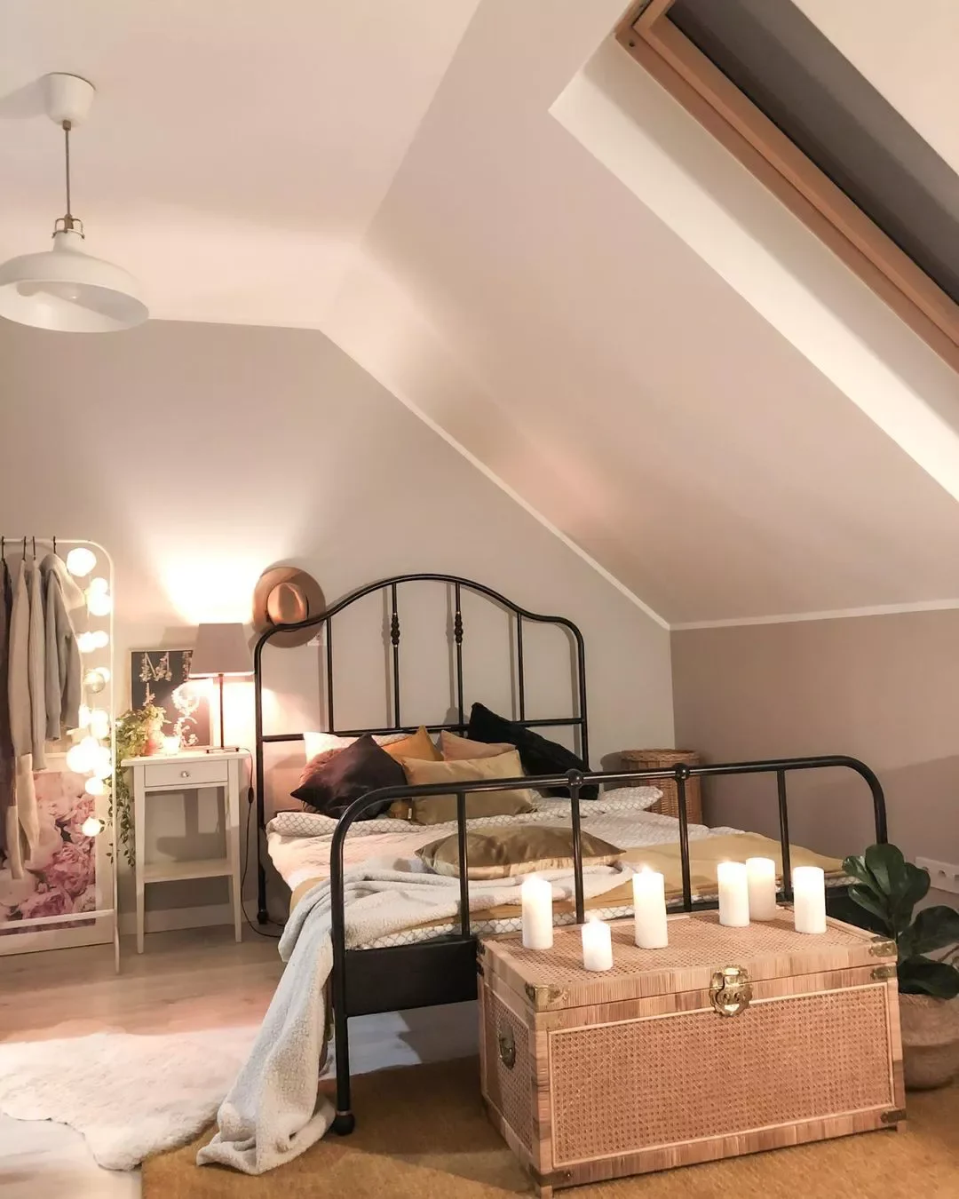 28 Brilliant Ways to Transform Your Low Sloped Ceiling Bedroom 29 Candlelit Ambiance