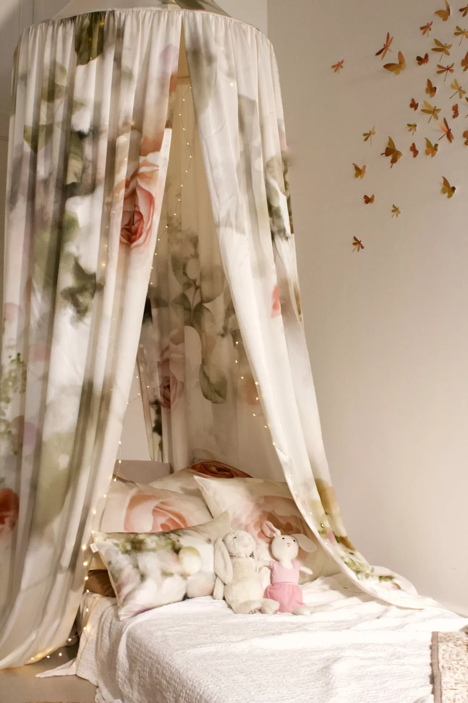 47 Fresh Spring Decorating Ideas to Welcome the New Season 3 Canopy of Roses