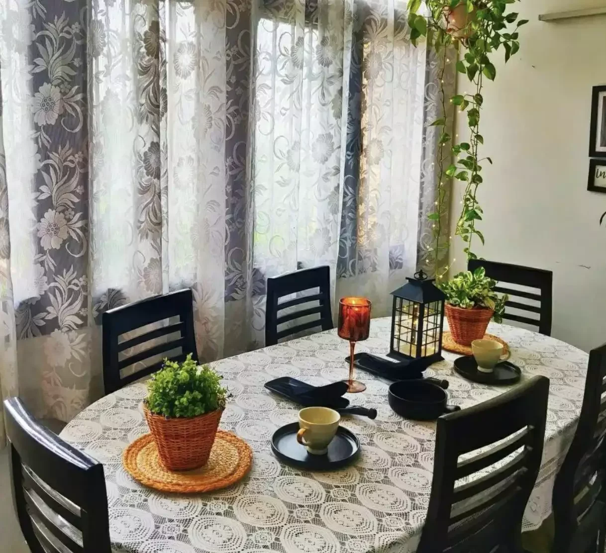 34 Stunning Dining Table Styling Ideas for Every Day of the Year 34 Cast a Moody Glow
