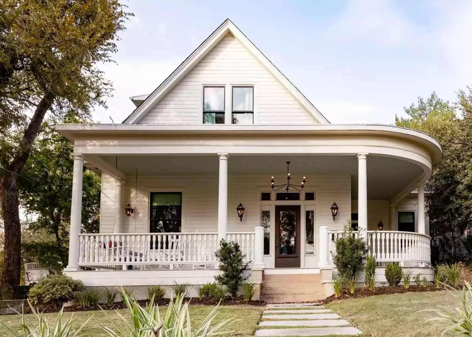 21 Stunning Front Entrance Ideas That Make Your Home the Envy of the Neighborhood 4 Ceiling Light