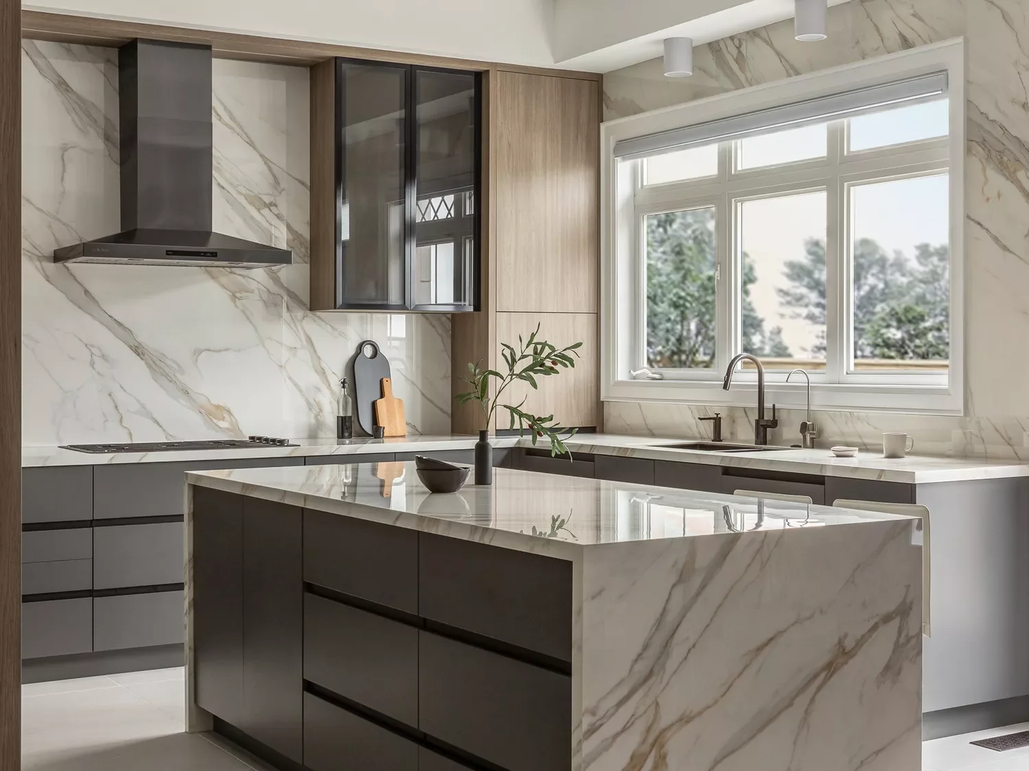 14 Ceiling Lighting Ideas That Will Transform Your Kitchen Into a Designer Space 14 Ceiling-Mounted Cylinders