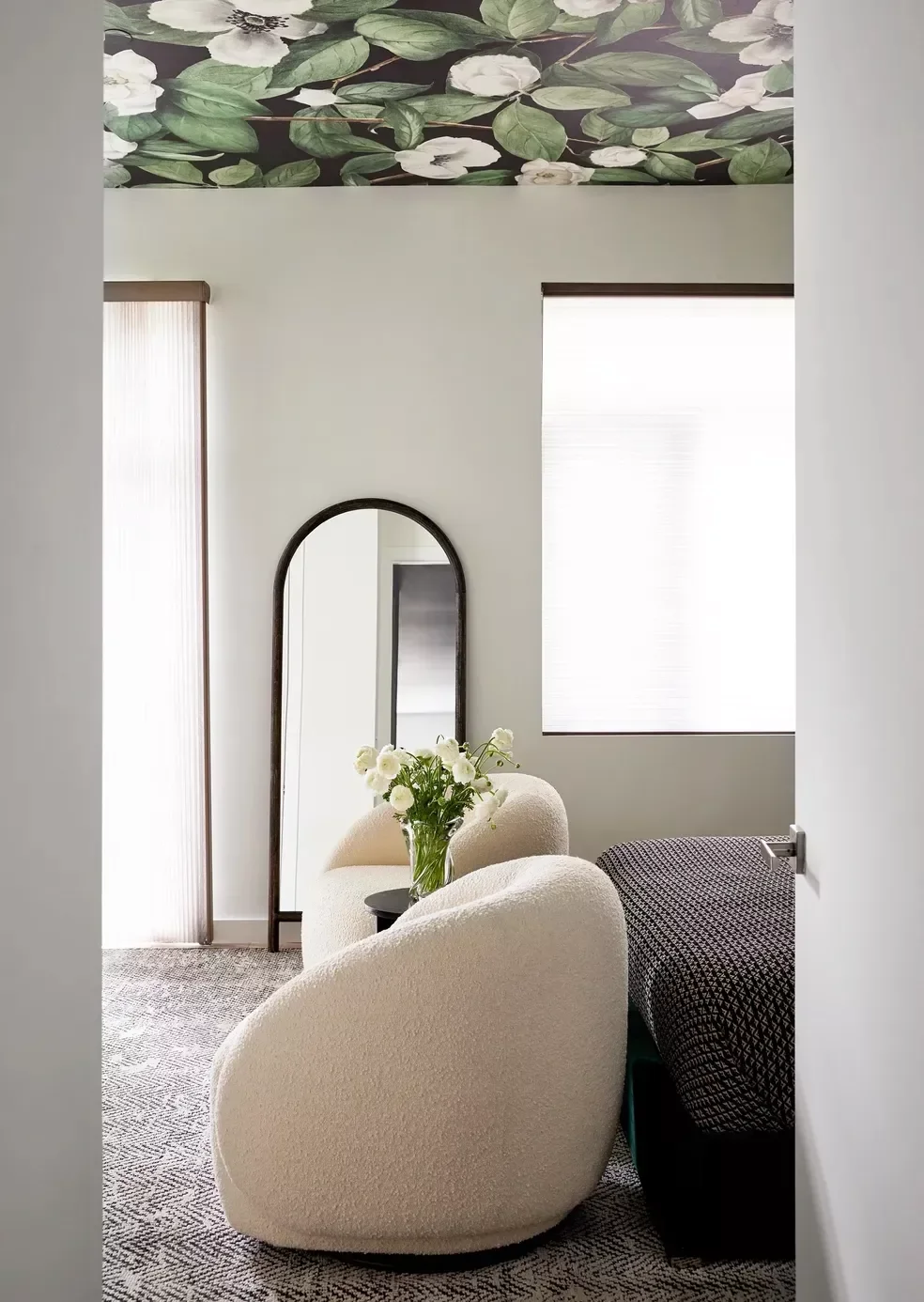 39 Creative Wall Covering Ideas That Transform Any Room Into a Stunning Space 21 Ceiling Wallpaper
