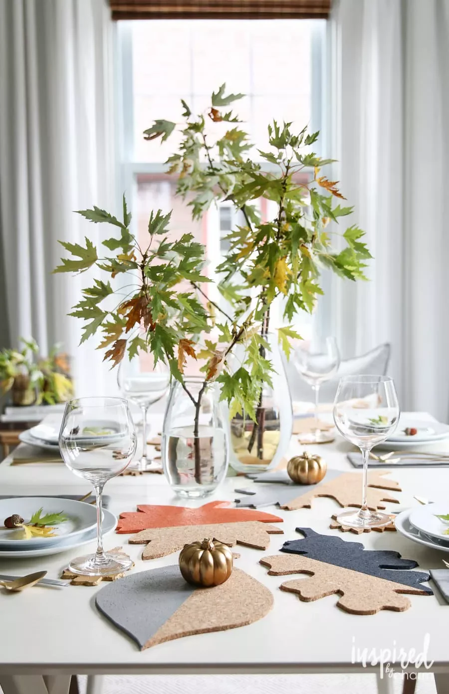 78 Beautiful Fall Table Decorating Ideas to Transform Your Seasonal Celebrations 7 Celebrate Fall Leaves