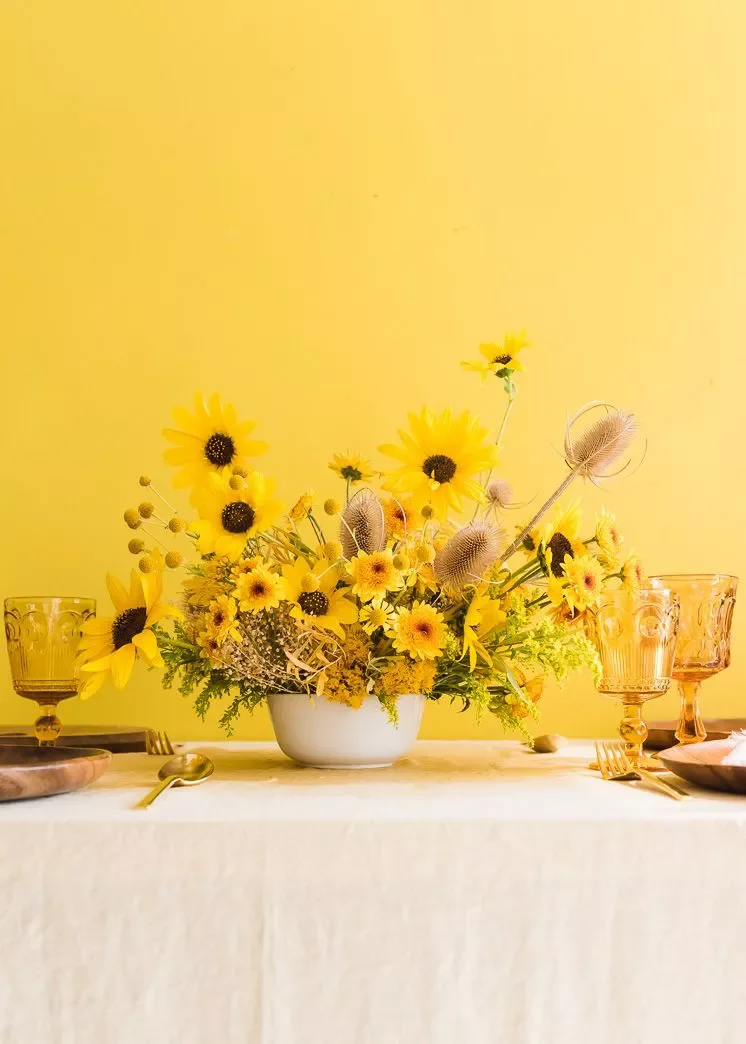 78 Beautiful Fall Table Decorating Ideas to Transform Your Seasonal Celebrations 18 Celebrate Sunflowers