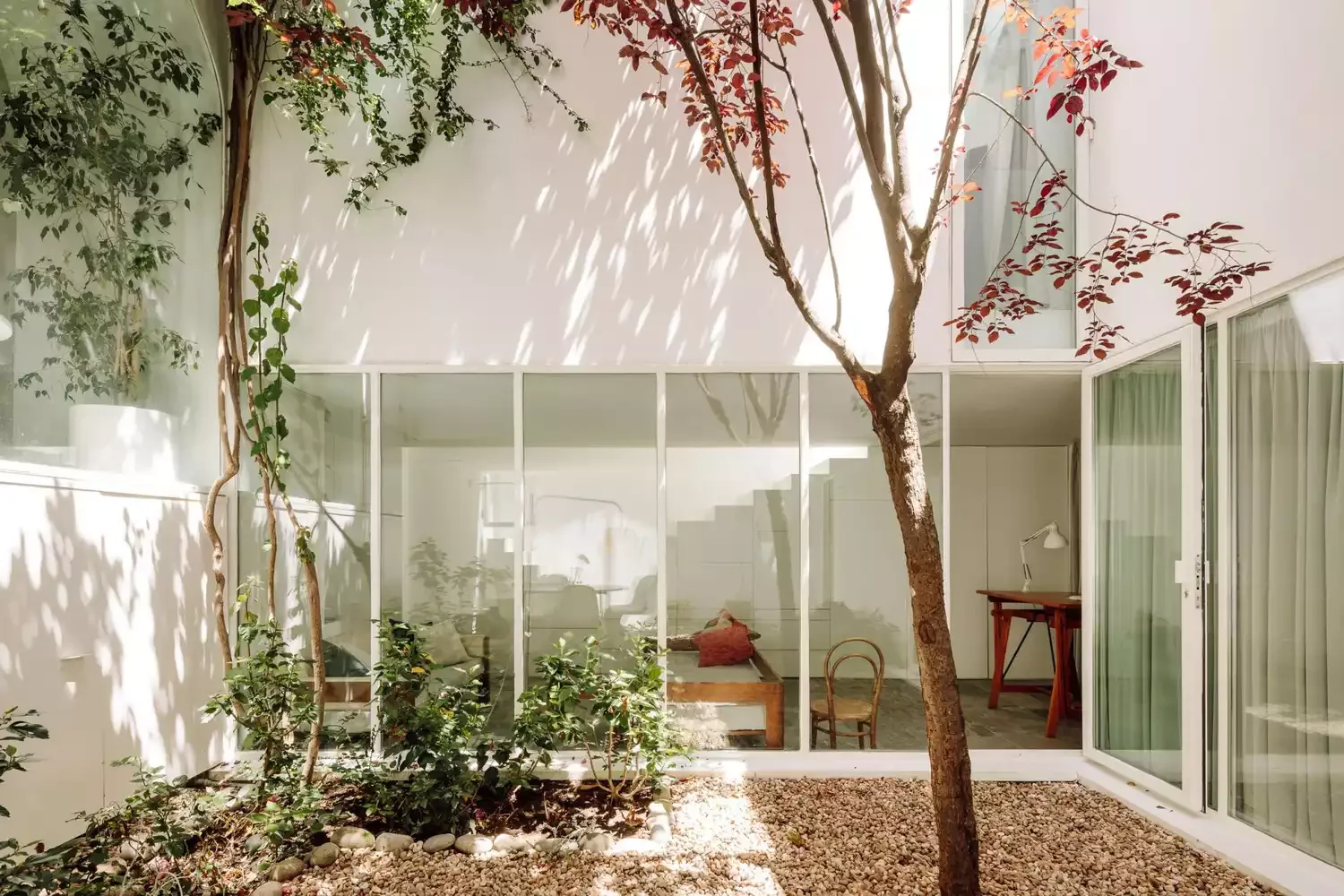 52 Beautiful Courtyard Ideas That Transform Your Outdoor Living Space Central Courtyard