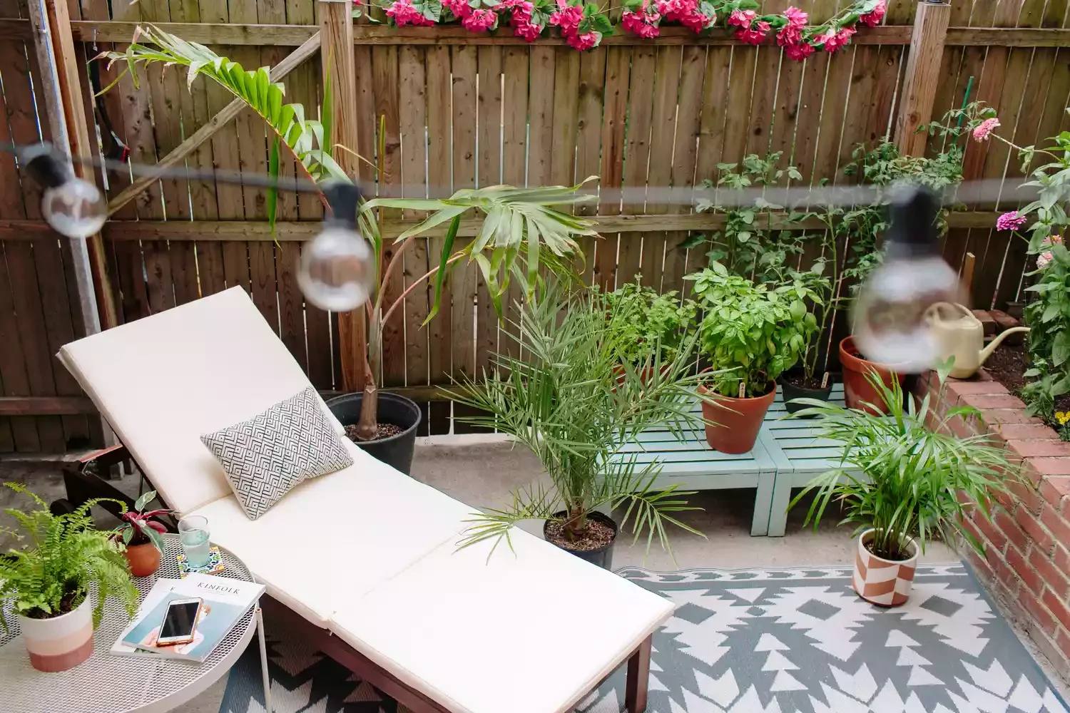 9 Creative Garden Seating Solutions That Transform Your Outdoor Space Into a Relaxing Retreat Chaise With Wheels