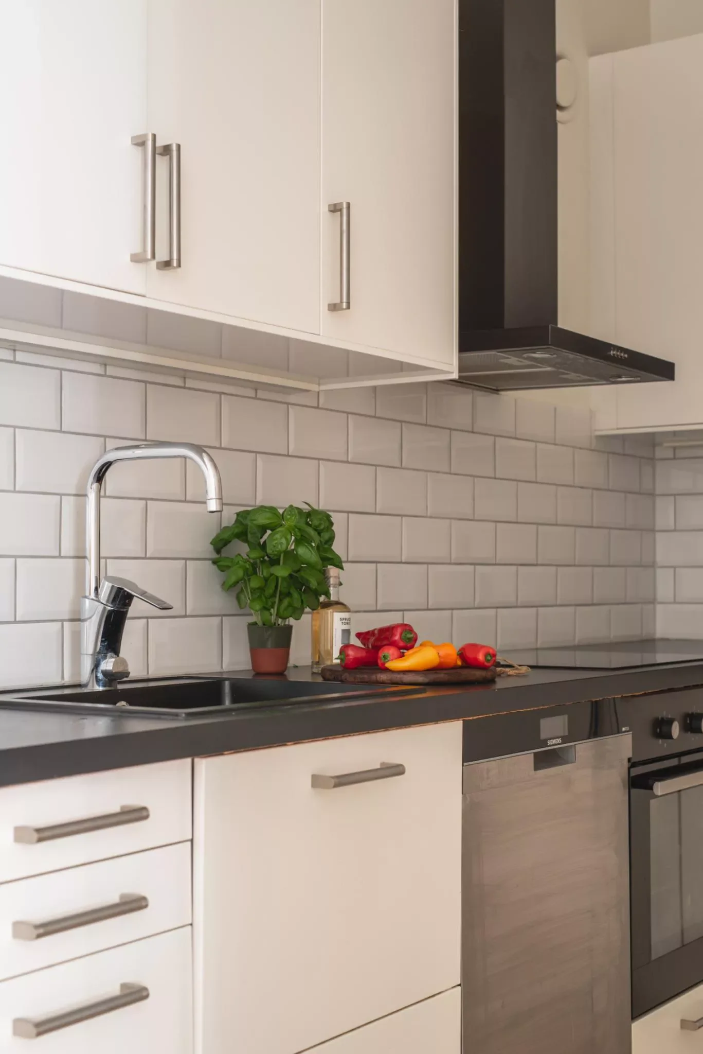 52 Creative Apartment Kitchen Ideas That Keep Your Security Deposit Safe 26 Change Grout Color