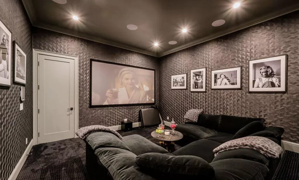 42 Stylish TV Room Ideas That Balance Entertainment and Beautiful Design 31 Channel Old Hollywood