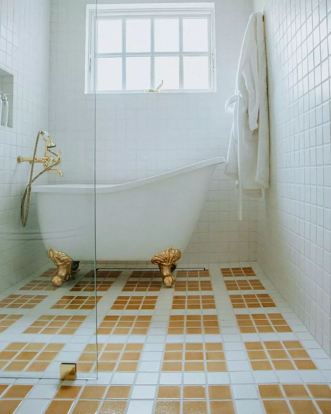 20 Creative Ways to Combine Your Bathtub and Shower in One Space 13 Channel a Vintage Look