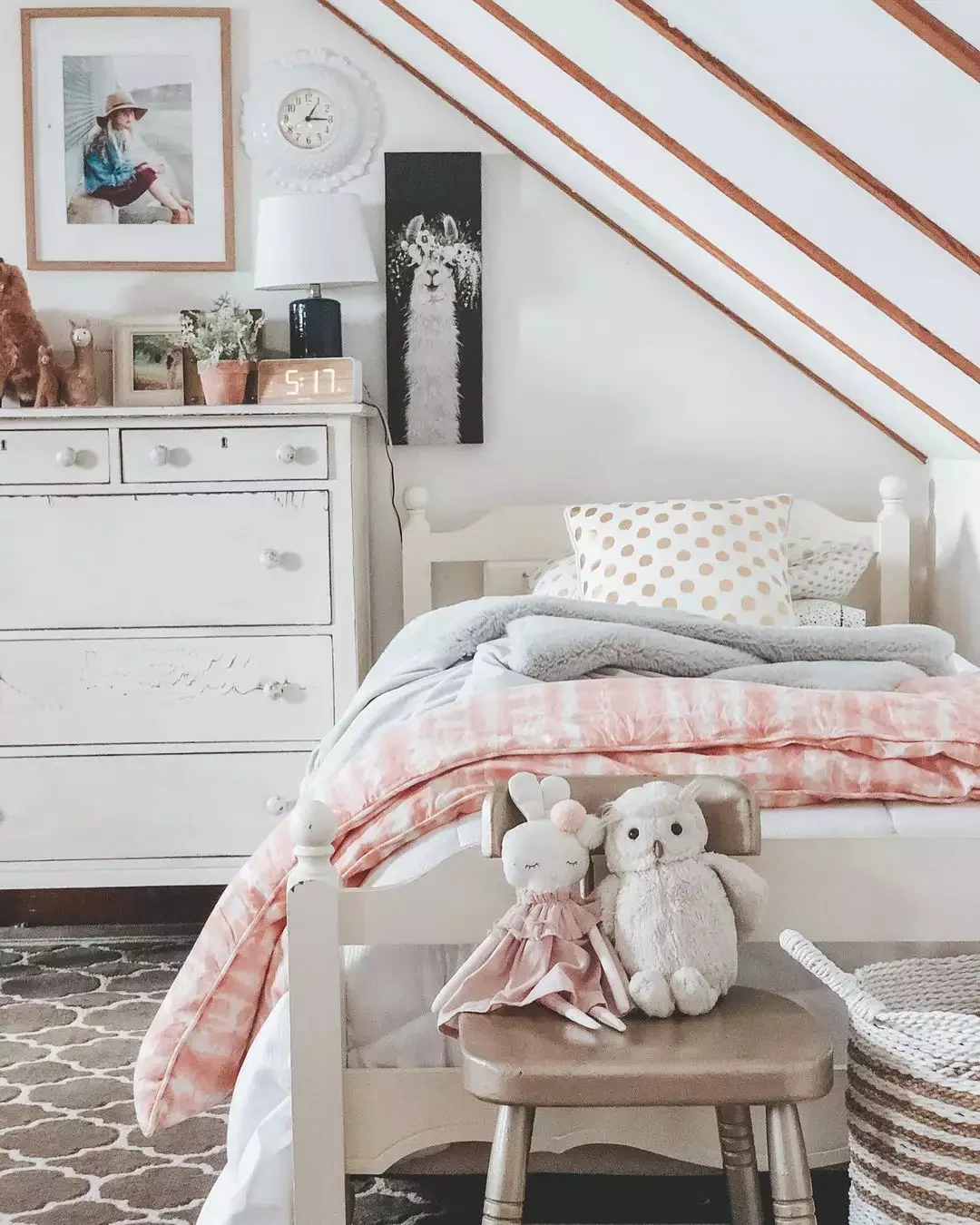 28 Brilliant Ways to Transform Your Low Sloped Ceiling Bedroom 9 Charming Details