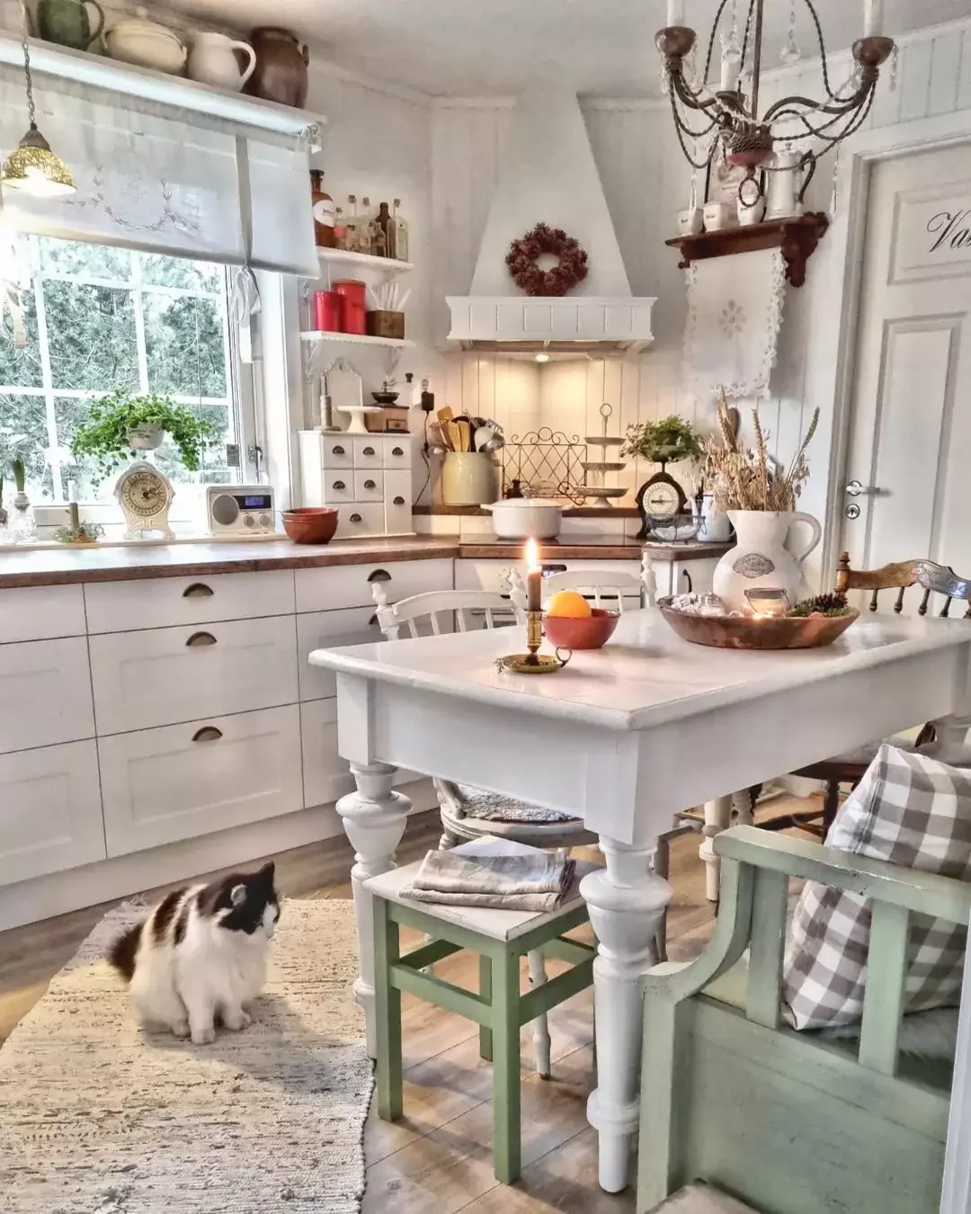 32 Charming Country Kitchen Ideas That'll Make You Never Want to Leave Your Cooking Space 19 Checkers Galore
