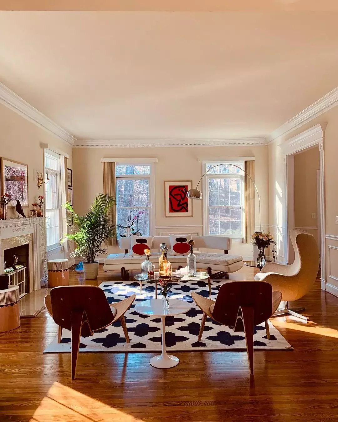 25 Stunning Vintage Living Room Ideas That Never Go Out of Style 6 Cherished Chairs