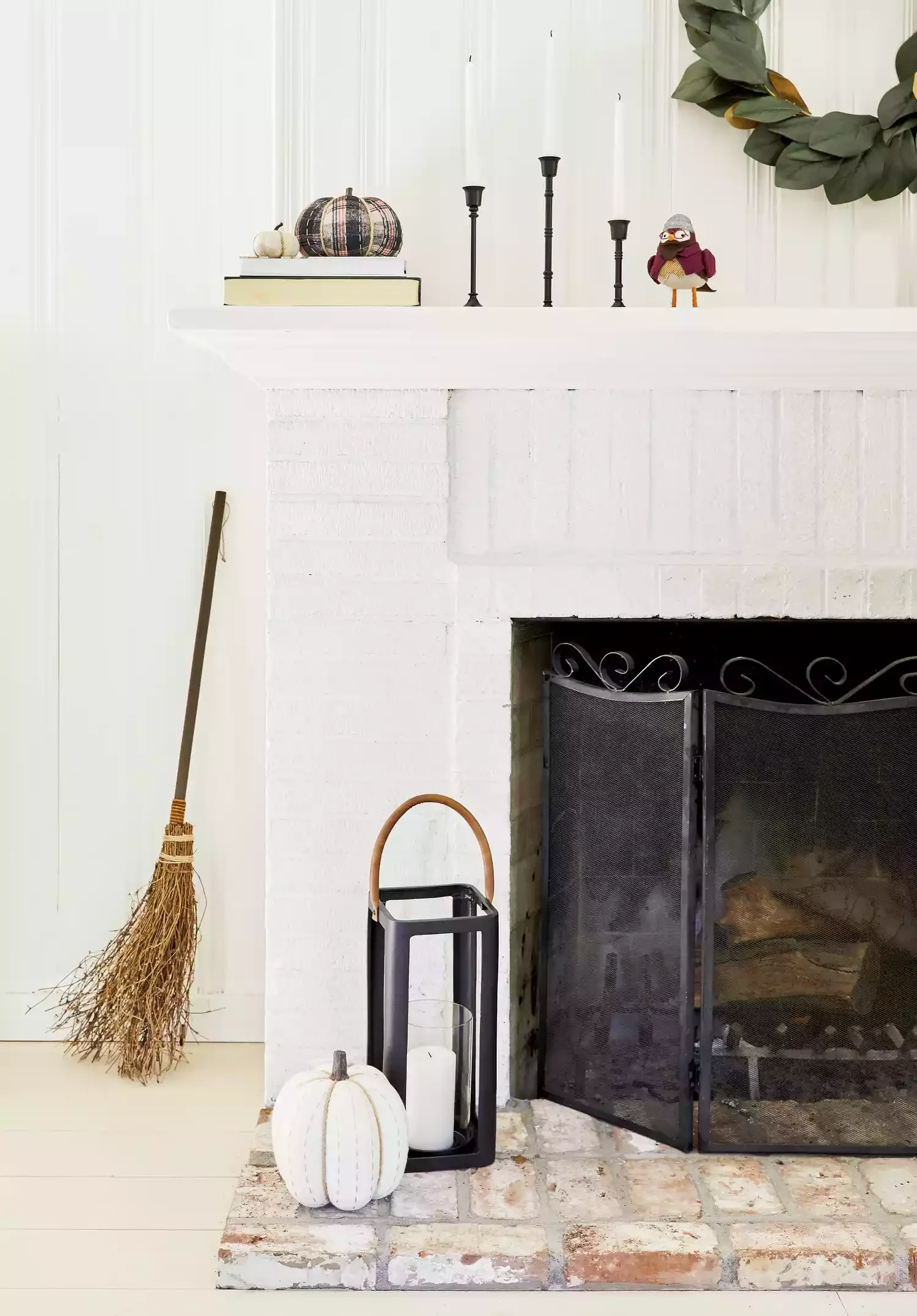 28 Creative Halloween Decorating Ideas You'll Want to Try Right Now 8 Chic Witch Aesthetic