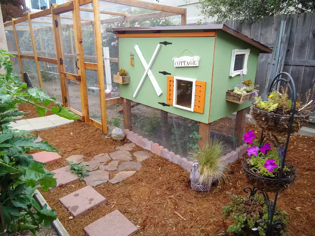 25 Creative Side Yard Transformations to Maximize Your Outdoor Space Chicken Coop Corner