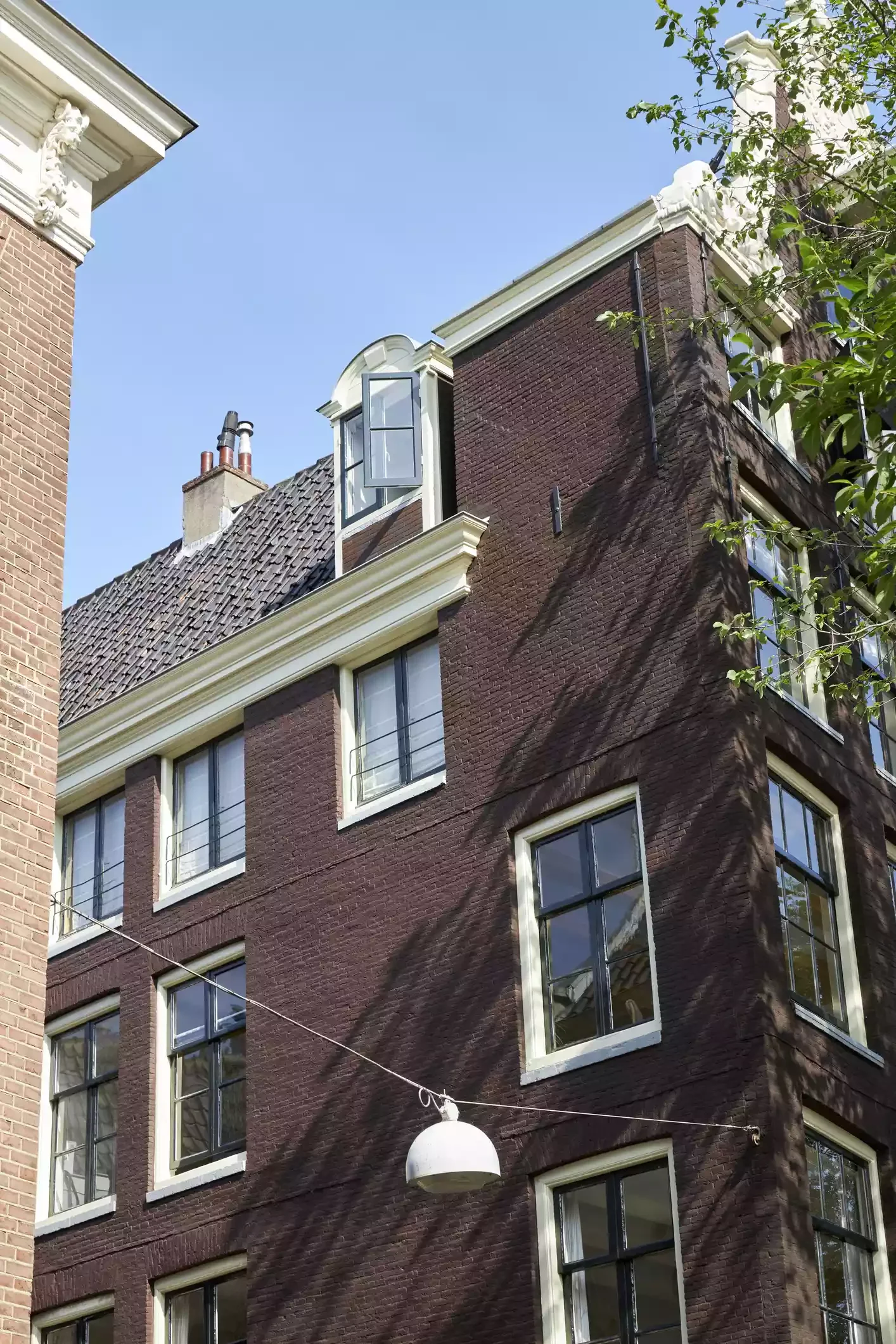 21 Bold Brick Paint Colors That Will Transform Your Home's Exterior 19 Chocolate Brown