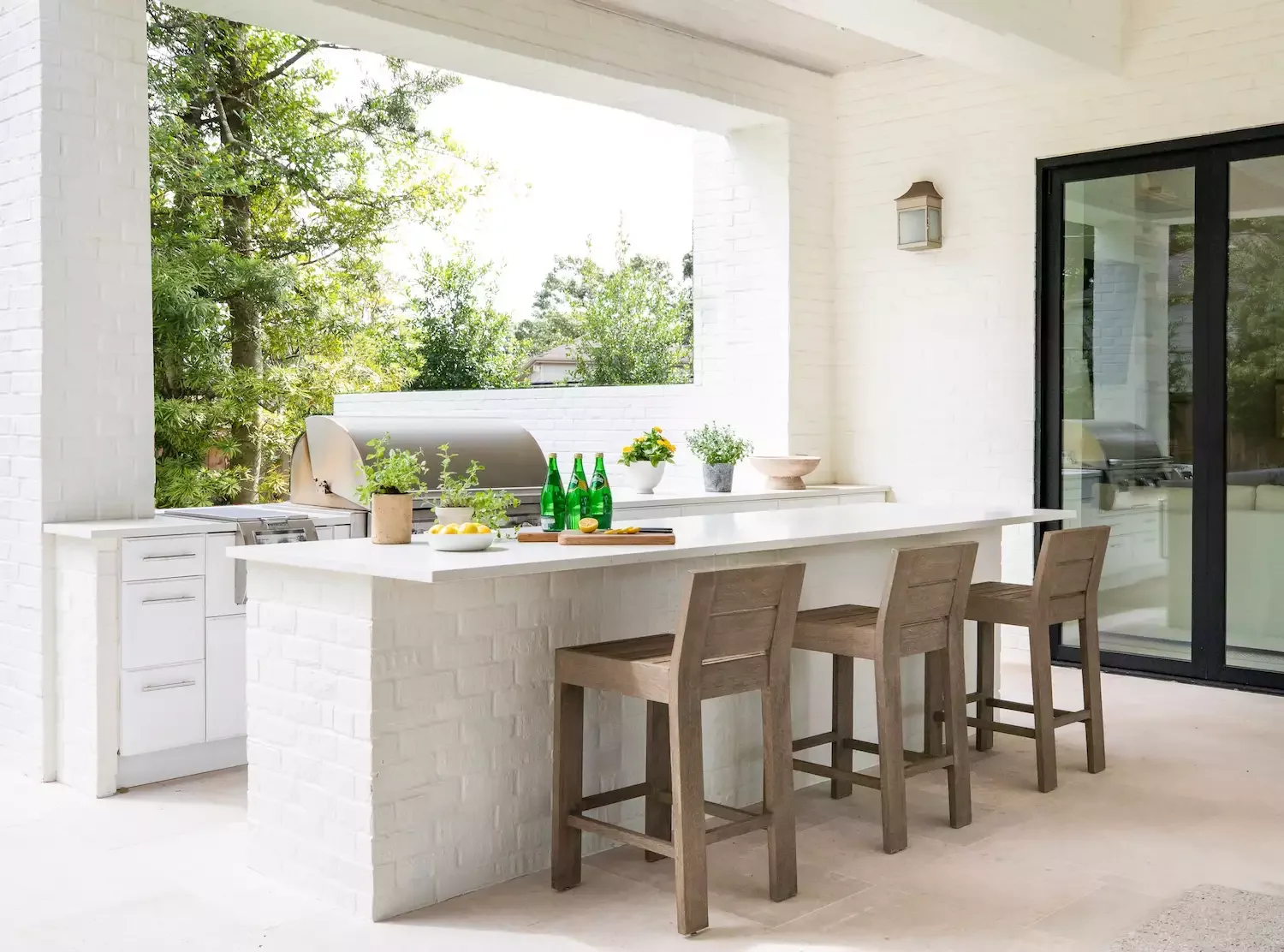 40 Stunning Outdoor Bar Ideas to Transform Your Backyard Entertainment Space 4 Choose All-White Finishes